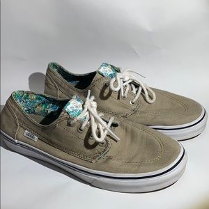Vans skate shoe sneakers green